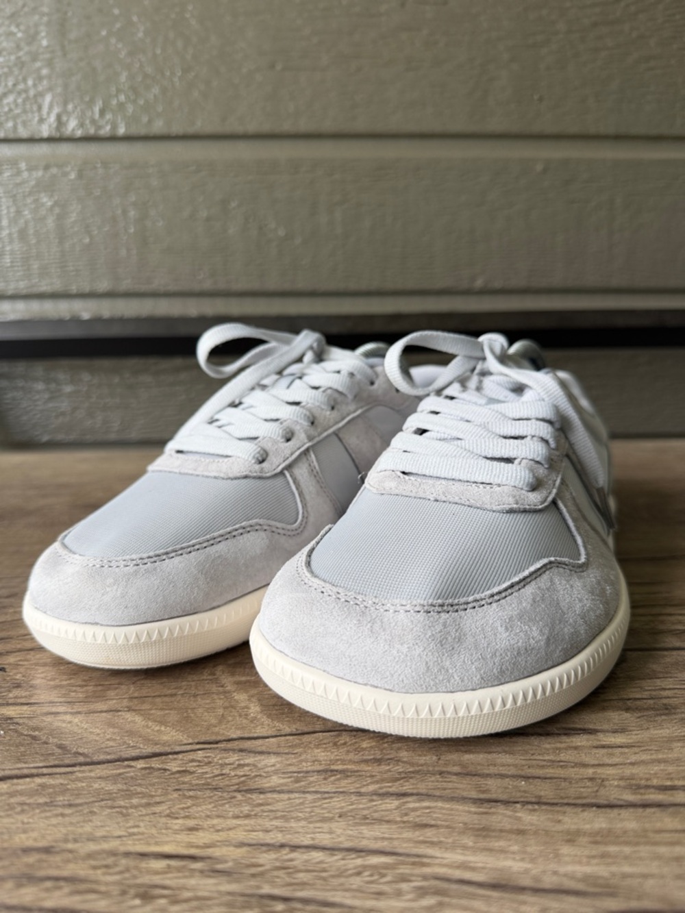Whitin Women’s Casual Lace-Up Sneakers in Light Gray size 40/ 8.5 M